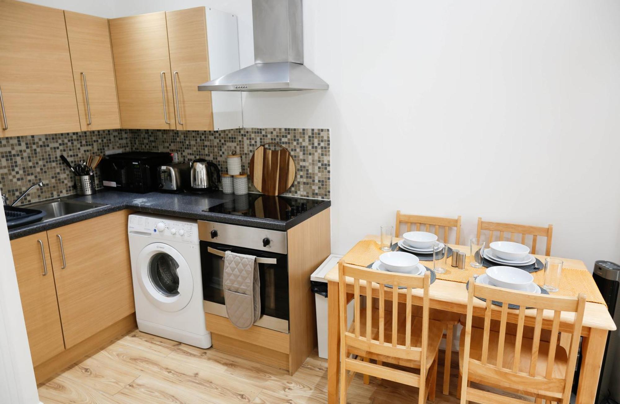 New Luxury Apartments In Central London Next To Shops, Cafes, Bars & Metro Exterior photo