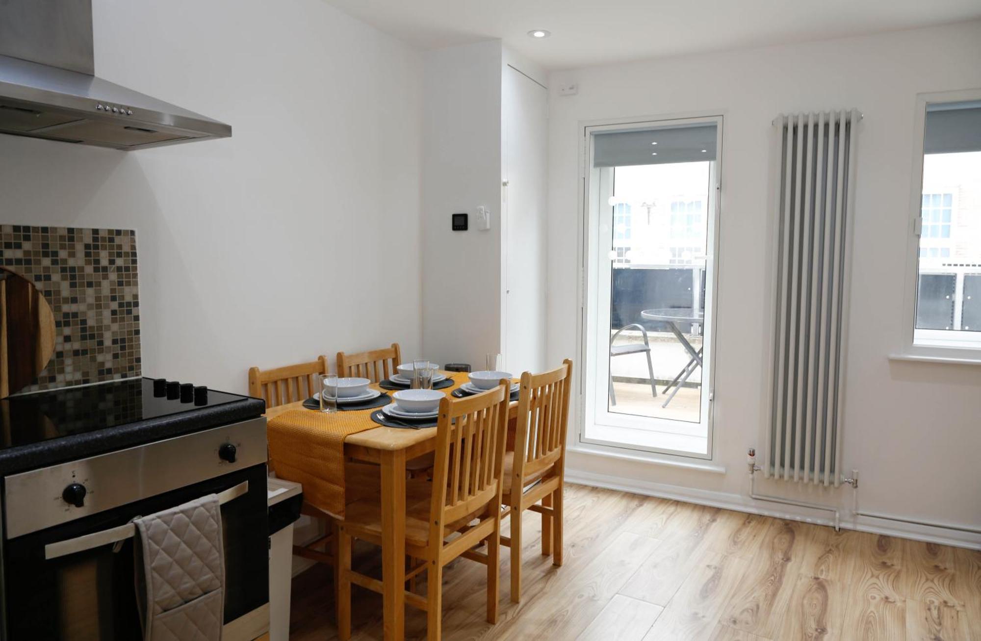 New Luxury Apartments In Central London Next To Shops, Cafes, Bars & Metro Exterior photo
