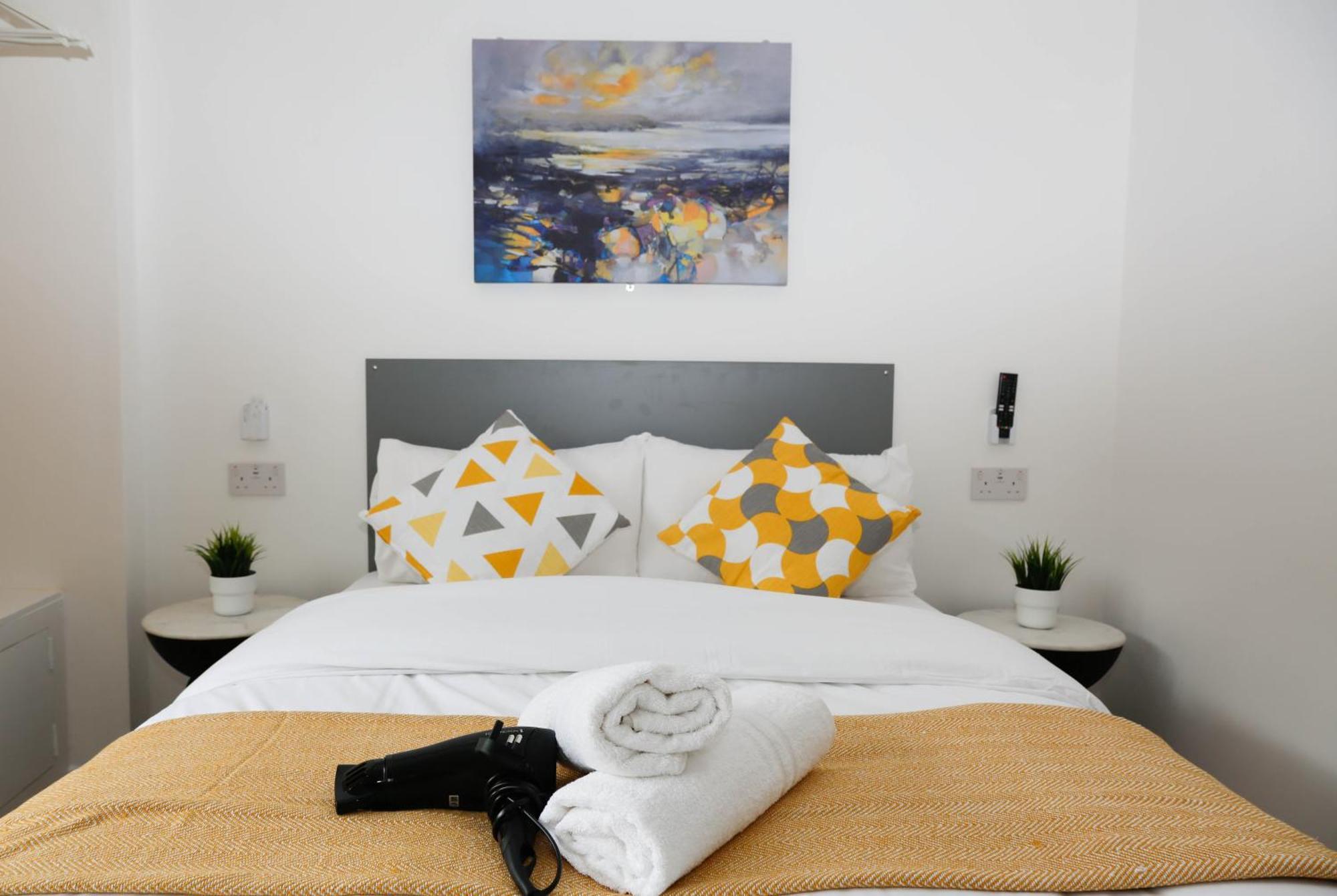 New Luxury Apartments In Central London Next To Shops, Cafes, Bars & Metro Exterior photo