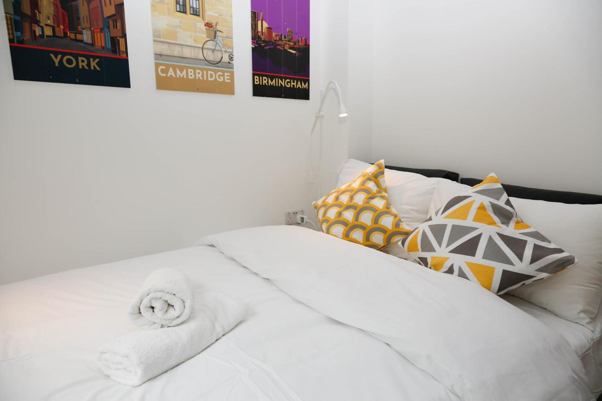 New Luxury Apartments In Central London Next To Shops, Cafes, Bars & Metro Exterior photo