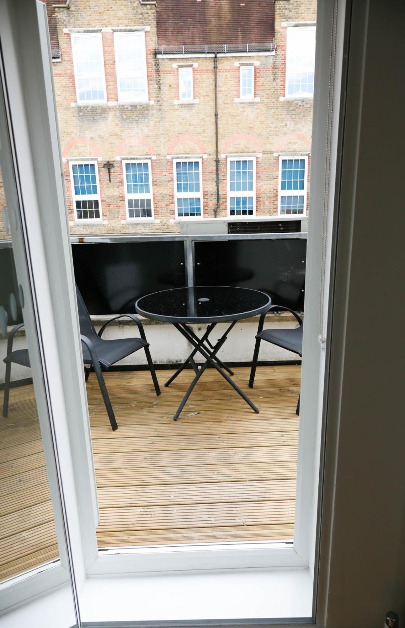 New Luxury Apartments In Central London Next To Shops, Cafes, Bars & Metro Exterior photo