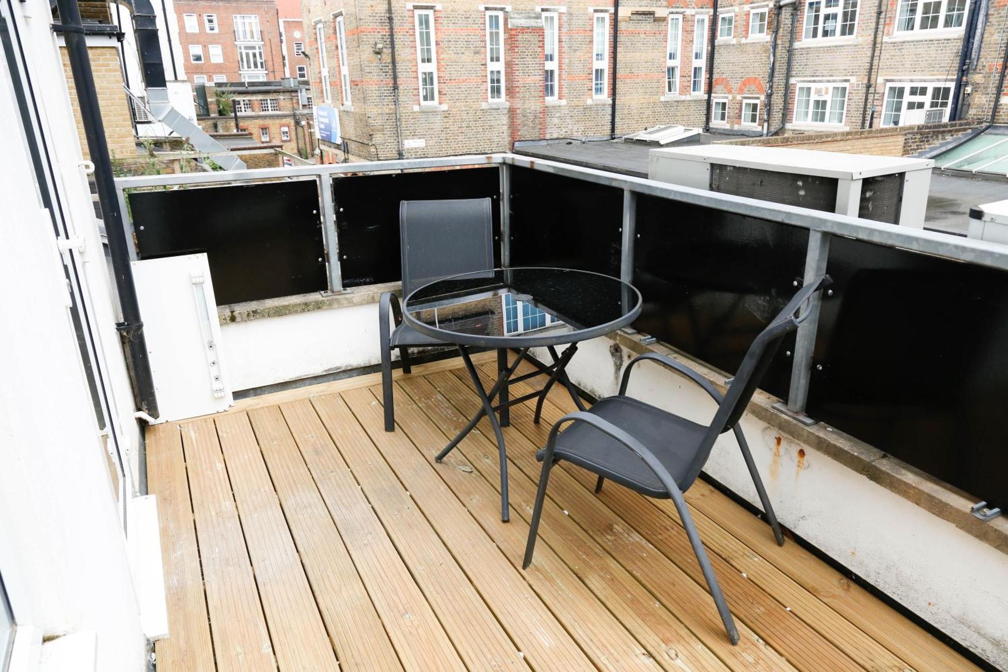 New Luxury Apartments In Central London Next To Shops, Cafes, Bars & Metro Exterior photo