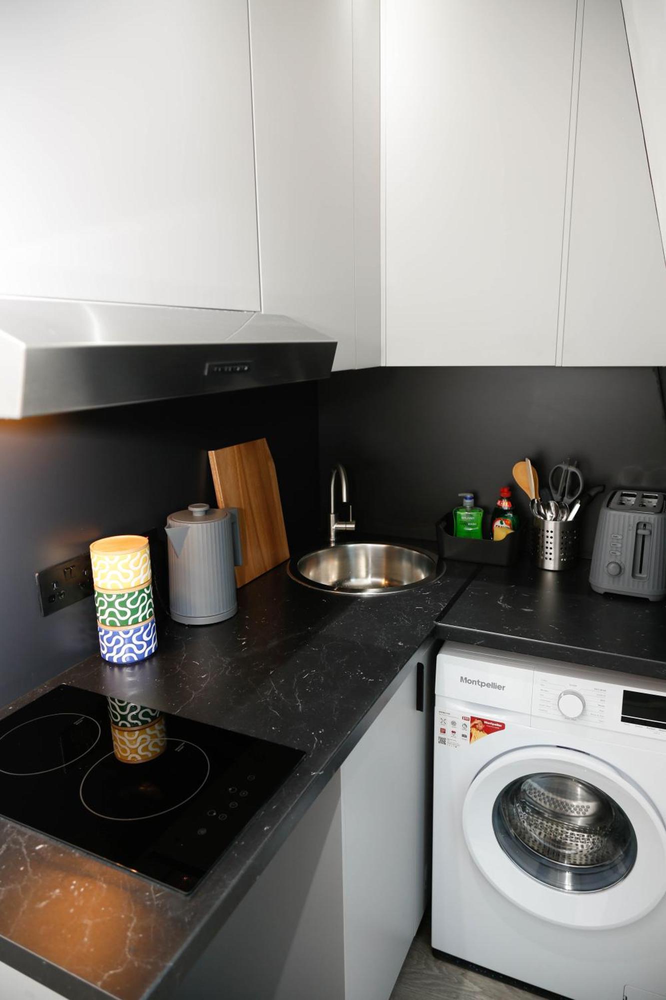 New Luxury Apartments In Central London Next To Shops, Cafes, Bars & Metro Exterior photo