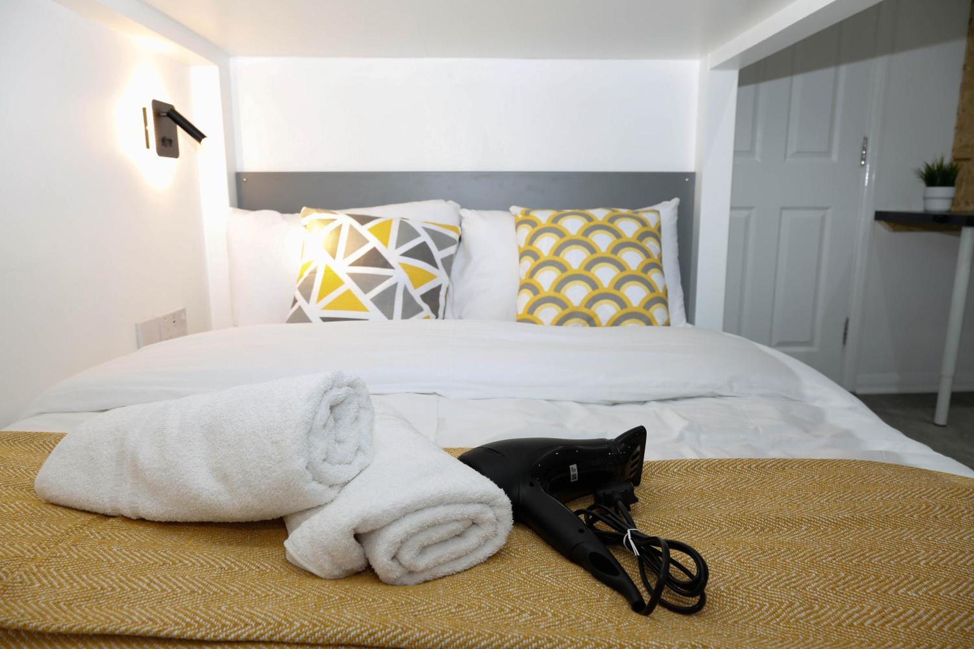 New Luxury Apartments In Central London Next To Shops, Cafes, Bars & Metro Exterior photo
