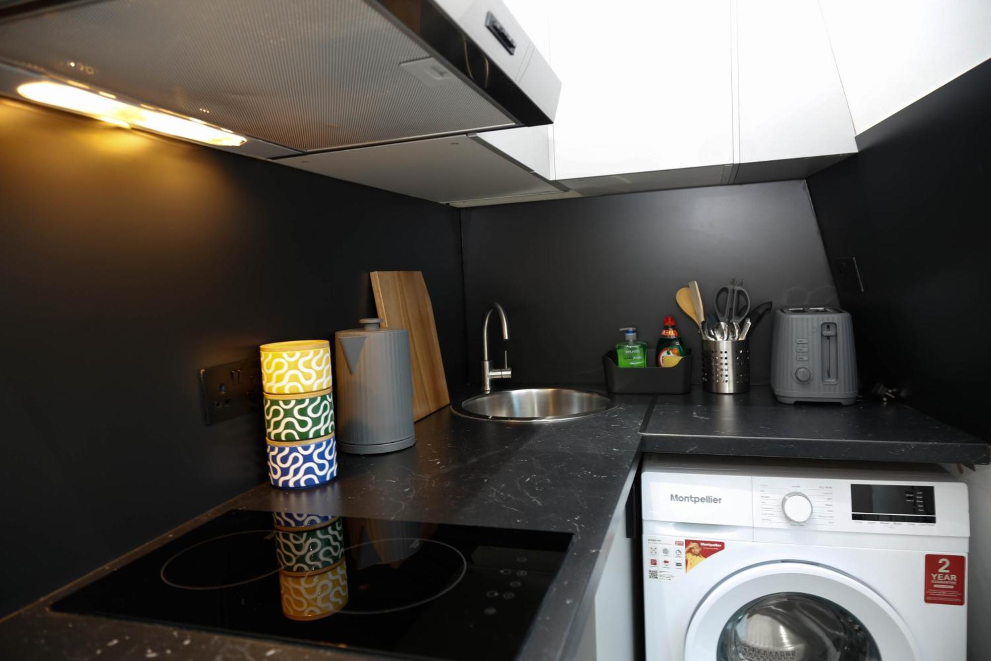 New Luxury Apartments In Central London Next To Shops, Cafes, Bars & Metro Exterior photo