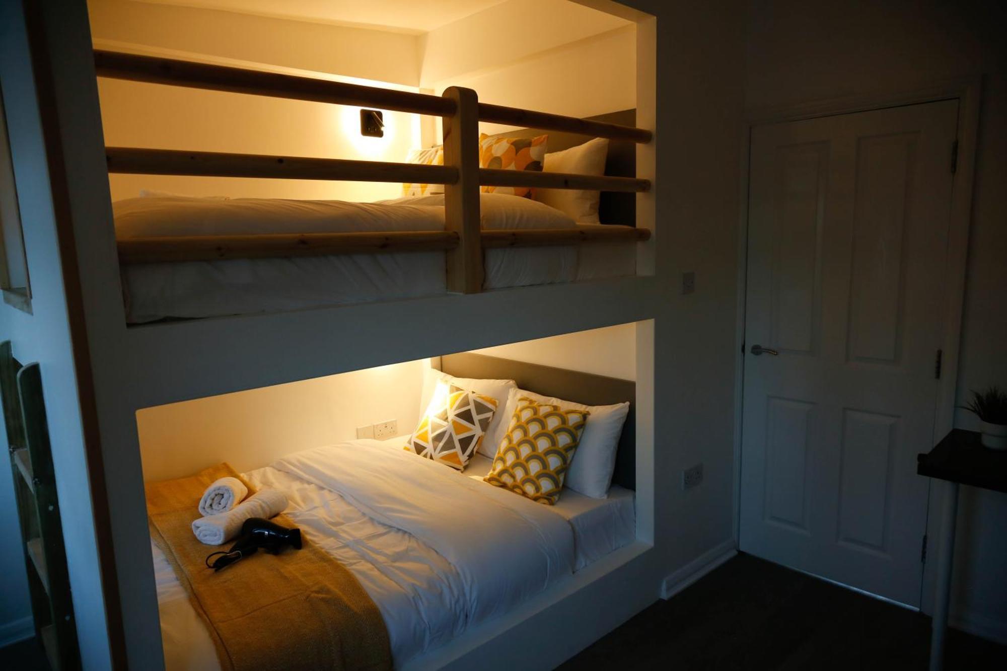New Luxury Apartments In Central London Next To Shops, Cafes, Bars & Metro Exterior photo
