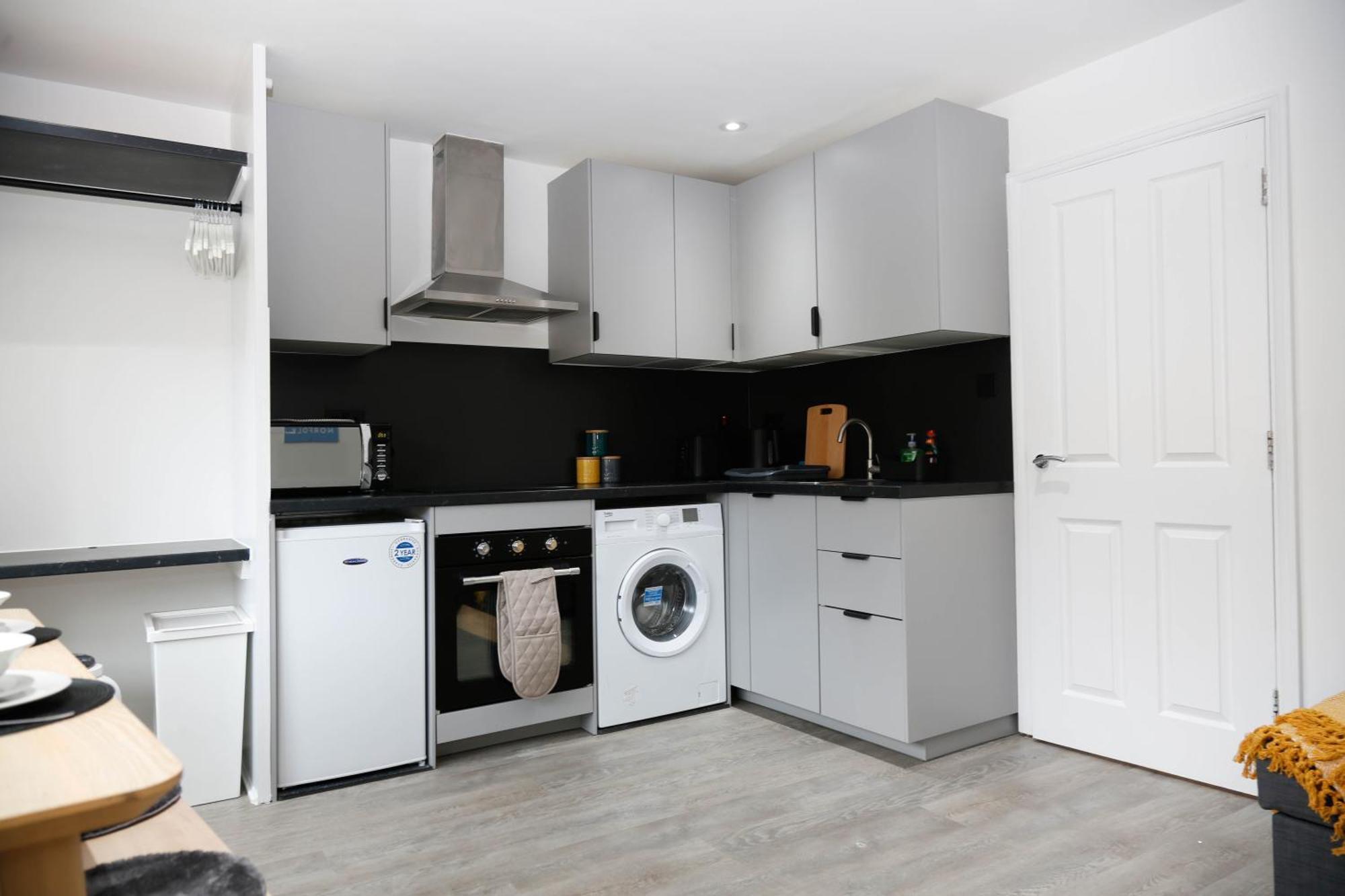 New Luxury Apartments In Central London Next To Shops, Cafes, Bars & Metro Exterior photo
