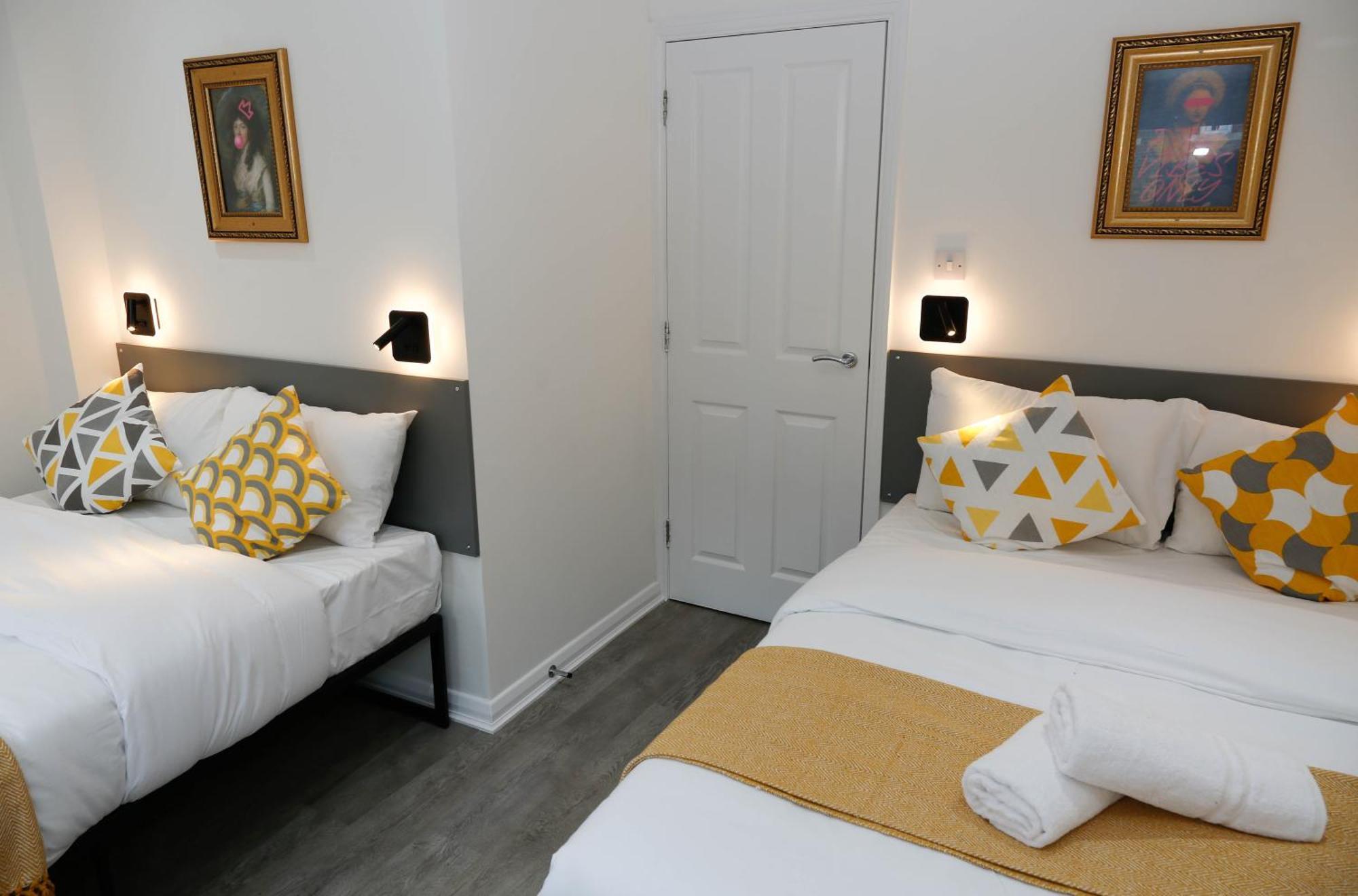 New Luxury Apartments In Central London Next To Shops, Cafes, Bars & Metro Exterior photo