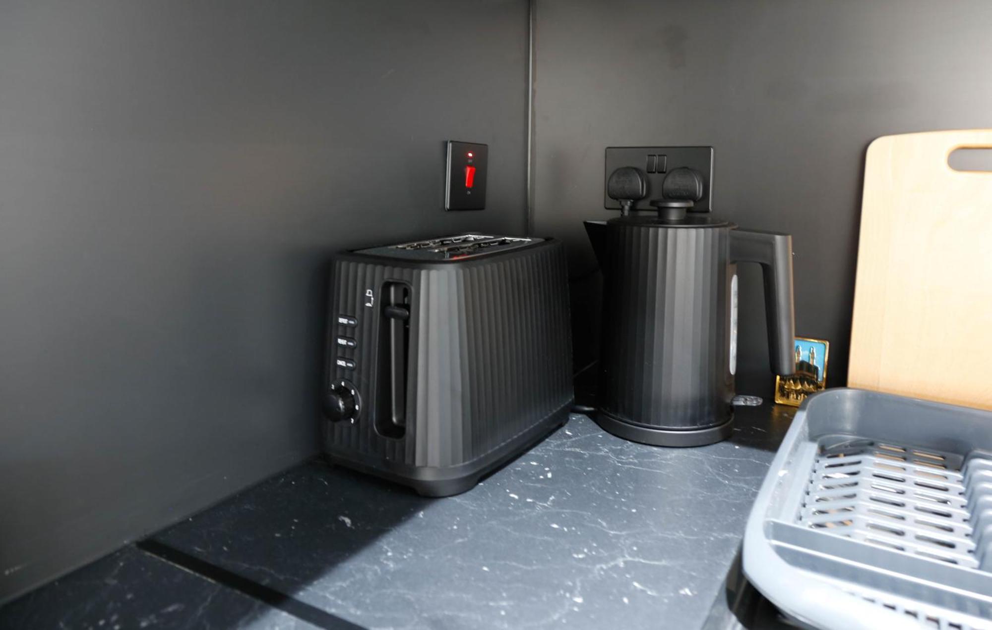 New Luxury Apartments In Central London Next To Shops, Cafes, Bars & Metro Exterior photo