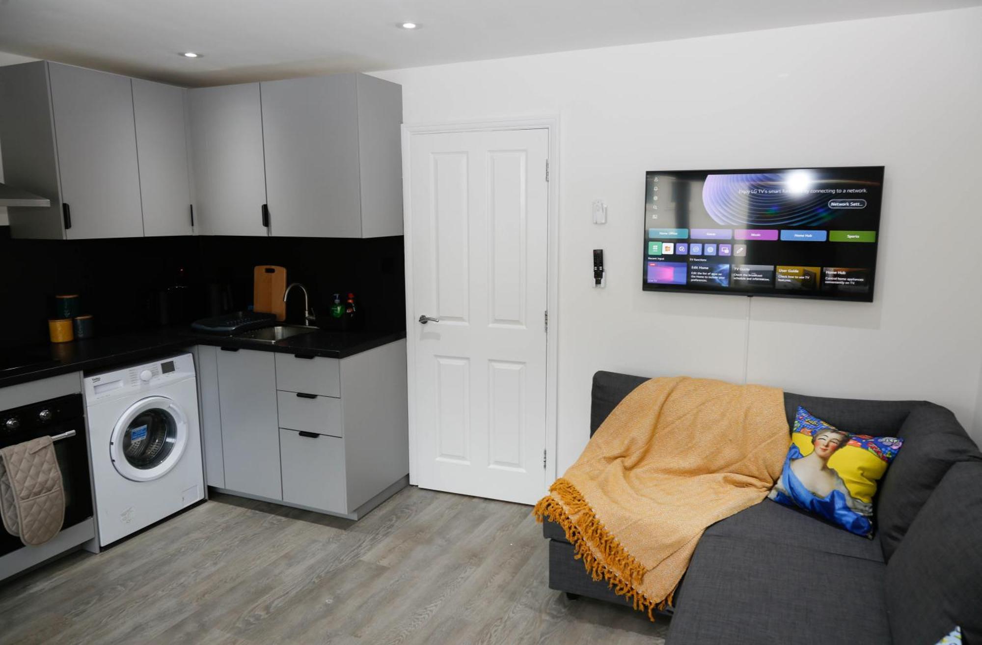 New Luxury Apartments In Central London Next To Shops, Cafes, Bars & Metro Exterior photo