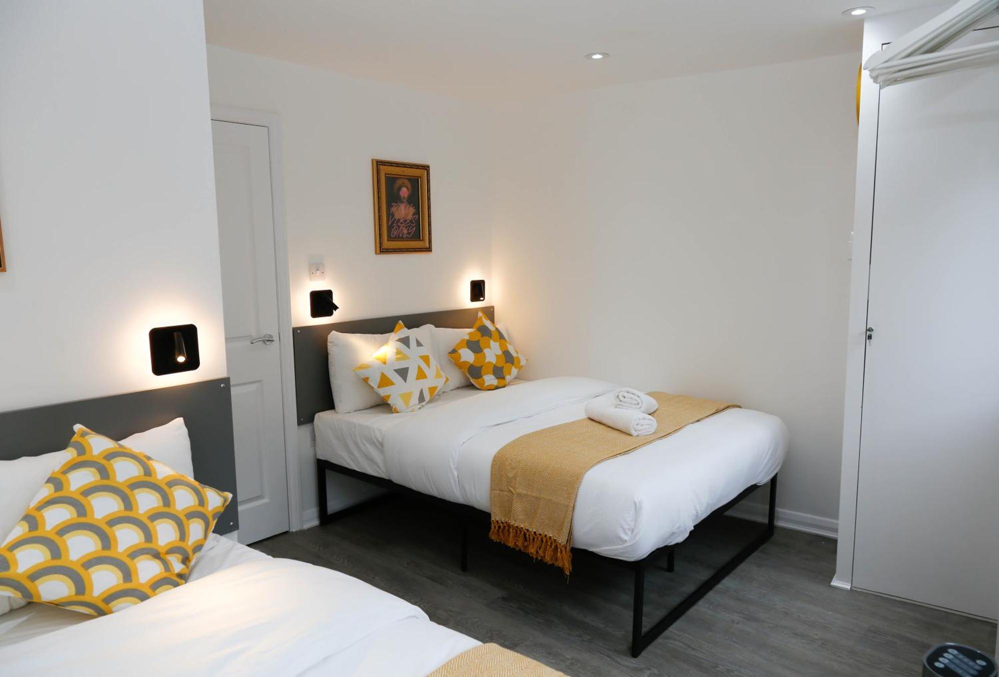 New Luxury Apartments In Central London Next To Shops, Cafes, Bars & Metro Exterior photo